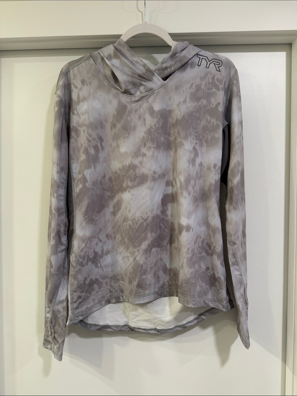 TYR Women's Hooded Performance Top — Gray Tie-Dye